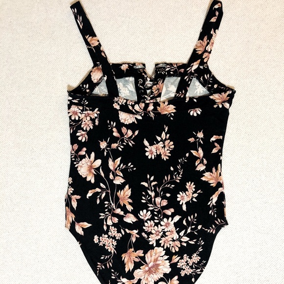 American Eagle Outfitters Floral Bodysuit - Picture 4 of 4